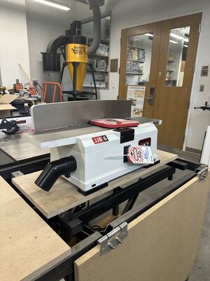 A photo of the JET JJB6 benchtop jointer in the Wood Shop.
