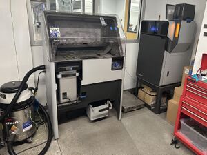 A photo of the Formlabs Fuse 1 3D Printer and Fuse Sift in the Student Machine Shop.